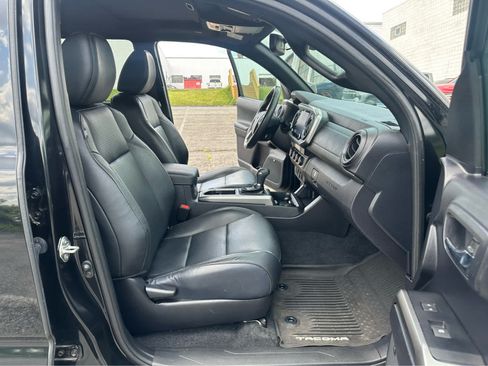 Used 2021 Toyota Tacoma Limited w/ Nightshade Package AWD/4WD image 22