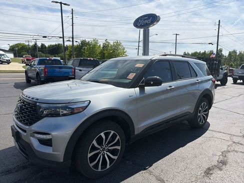 Used 2023 Ford Explorer ST-Line w/ Class IV Trailer Tow Package AWD/4WD image 4