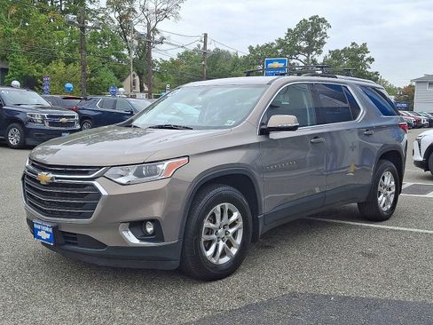 Used 2018 Chevrolet Traverse LT image 3