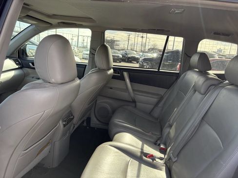 Used 2013 Toyota Highlander SE image 18