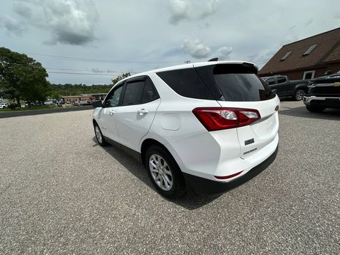 Used 2020 Chevrolet Equinox LS w/ LS Convenience Package AWD/4WD image 3