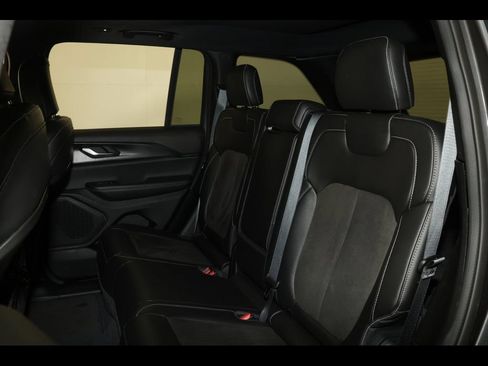 Used 2023 Jeep Grand Cherokee Altitude AWD/4WD image 28