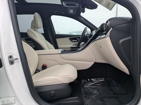 Used 2026 Mercedes-Benz GLC 300 4MATIC image 22