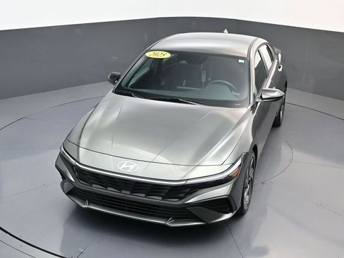 Certified 2025 Hyundai Elantra Sport FWD image 22