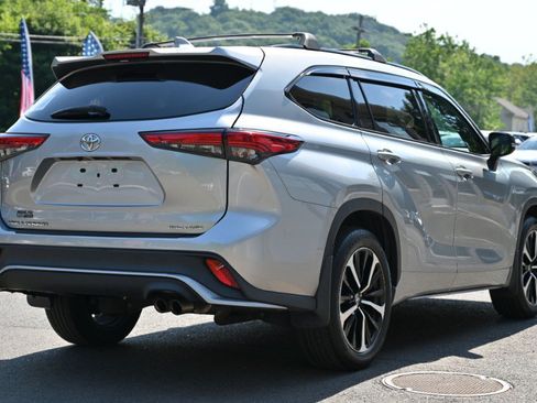 Used 2022 Toyota Highlander XSE AWD/4WD image 5
