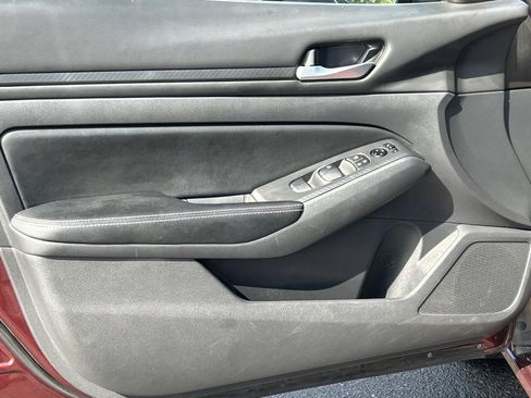 Used 2025 Nissan Altima 2.5 SV FWD image 16