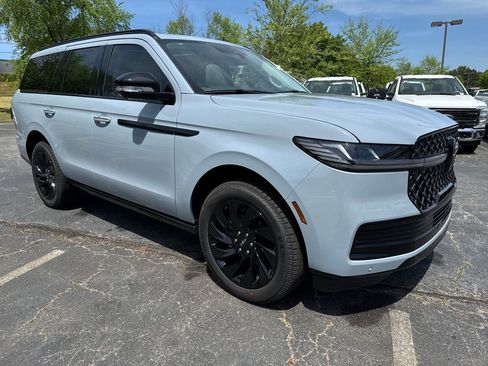 New 2026 Lincoln Navigator Reserve w/ Jet Appearance Package AWD/4WD image 1