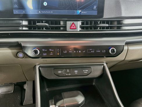 Used 2025 Kia Carnival FWD image 24