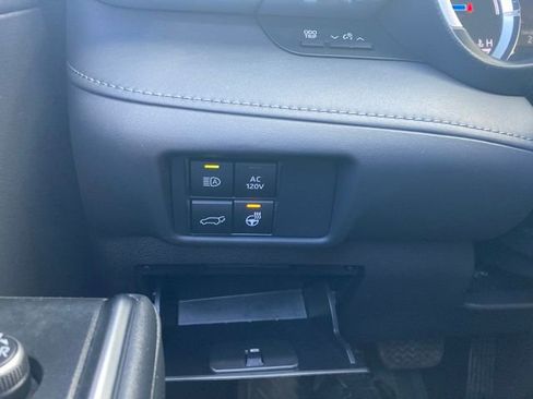 Used 2022 Toyota Highlander Limited image 32