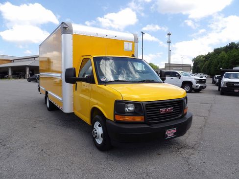 Used 2017 GMC Savana 3500 Extended RWD image 11
