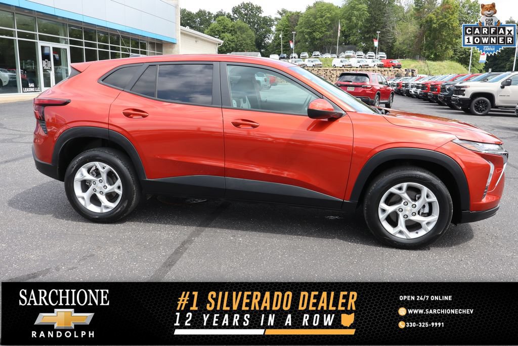 Used 2024 Chevrolet Trax LS w/ LS Convenience Package FWD image 1