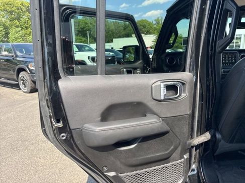 Used 2023 Jeep Wrangler Unlimited Sahara AWD/4WD image 29