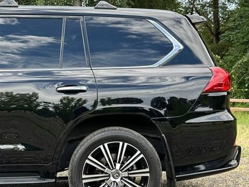 Used 2020 Lexus LX 570 4WD w/ Sport Package image 42