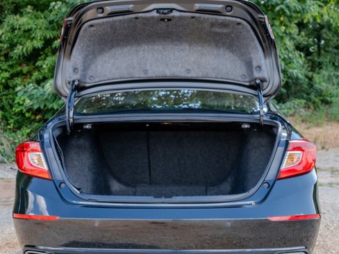 Used 2018 Honda Accord Touring image 9