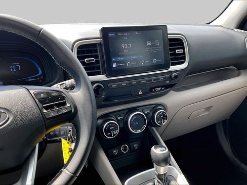 Used 2023 Hyundai Venue SEL FWD image 7