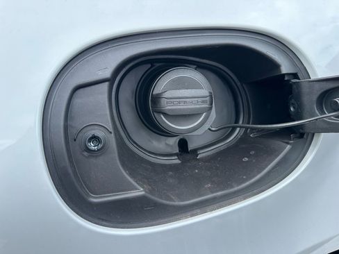 Certified 2023 Porsche Macan image 42