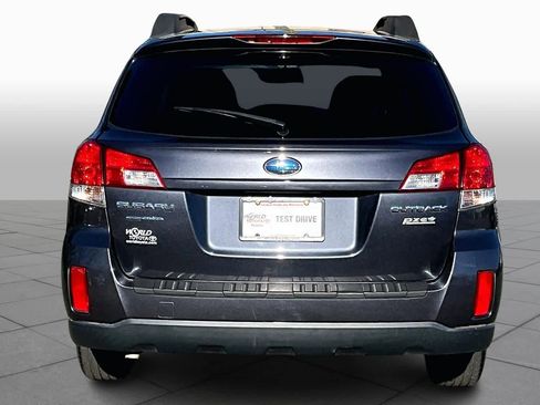 Used 2011 Subaru Outback 2.5i Premium image 5