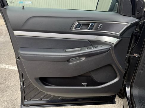 Used 2017 Ford Explorer XLT w/ Equipment Group 202A image 23
