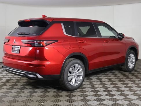 New 2026 Mitsubishi Outlander ES image 10