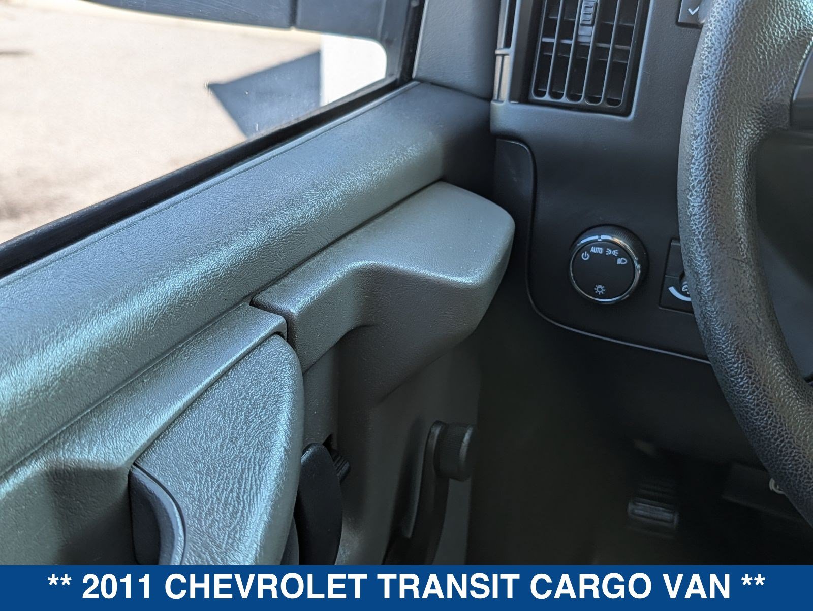 Used 2011 Chevrolet Express 2500 RWD image 21