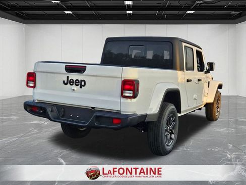 New 2025 Jeep Gladiator Sport image 5
