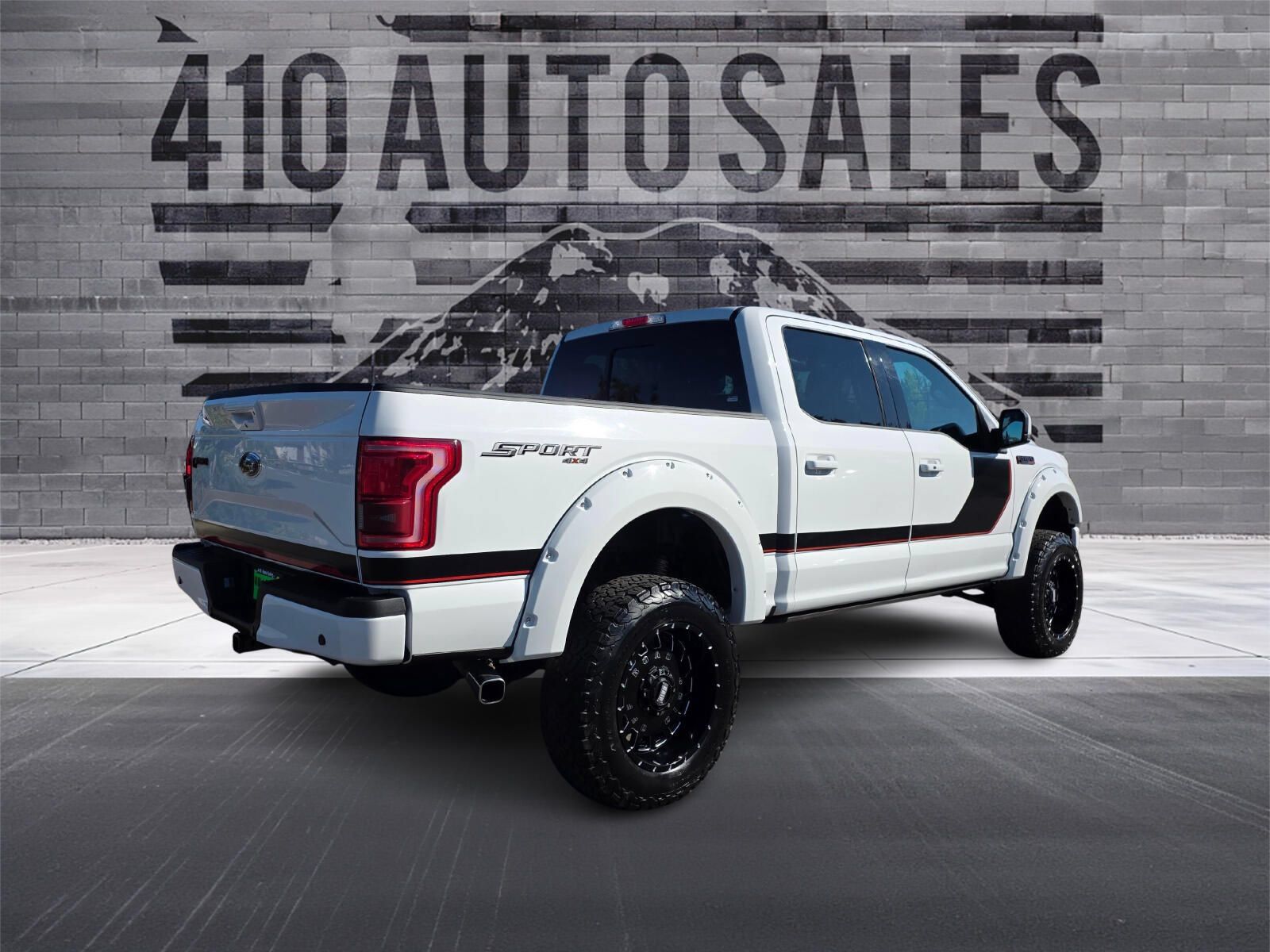 Used 2016 Ford F150 Lariat w/ Equipment Group 502A Luxury AWD/4WD image 3