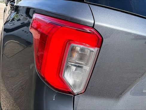 Used 2022 Ford Explorer Limited AWD/4WD image 23