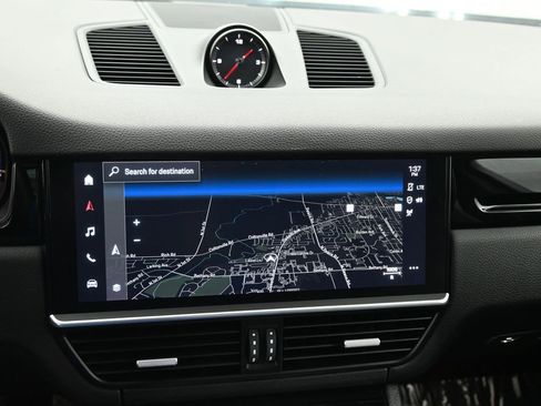 Used 2022 Porsche Cayenne image 14