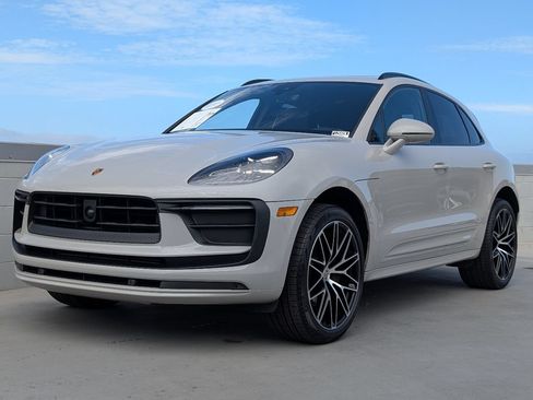 Certified 2025 Porsche Macan AWD/4WD image 1