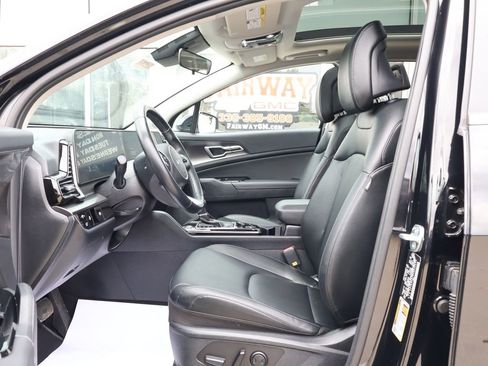 Used 2025 Kia Sportage EX w/ Premium Package image 12
