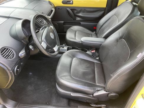 Used 2009 Volkswagen Beetle Coupe image 11