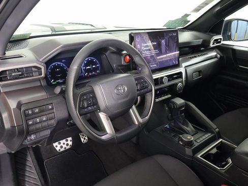 Used 2025 Toyota Tacoma TRD Sport AWD/4WD image 7