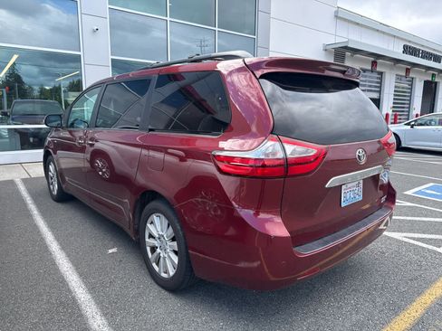 Used 2017 Toyota Sienna Limited Premium AWD/4WD image 9