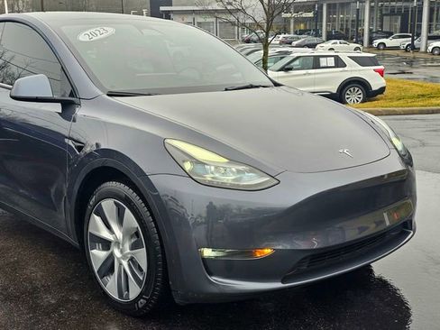 Used 2023 Tesla Model Y Long Range image 2