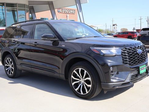 Used 2025 Ford Explorer ST-Line AWD/4WD image 5