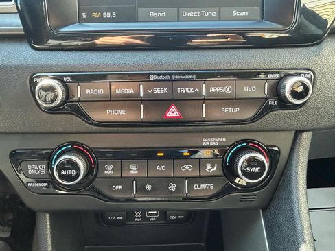 Used 2019 Kia Niro LX FWD image 25