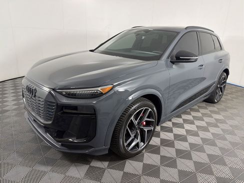 Used 2025 Audi SQ6 e-tron Premium Plus w/ Premium Plus AWD/4WD image 4