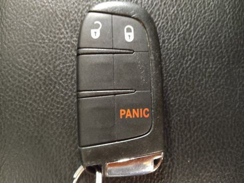 Used 2019 Jeep Compass Latitude FWD image 32