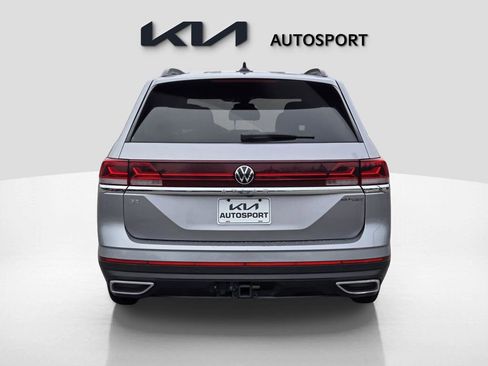 Used 2025 Volkswagen Atlas SE image 9
