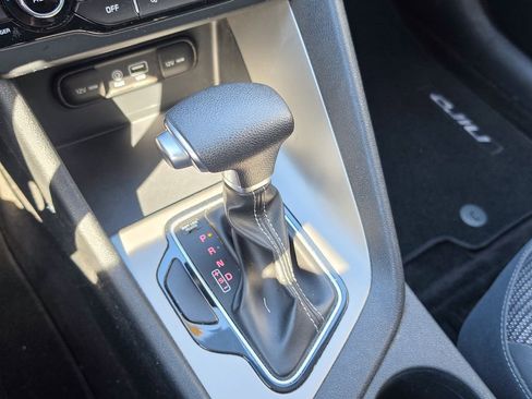 Used 2017 Kia Niro LX FWD image 23