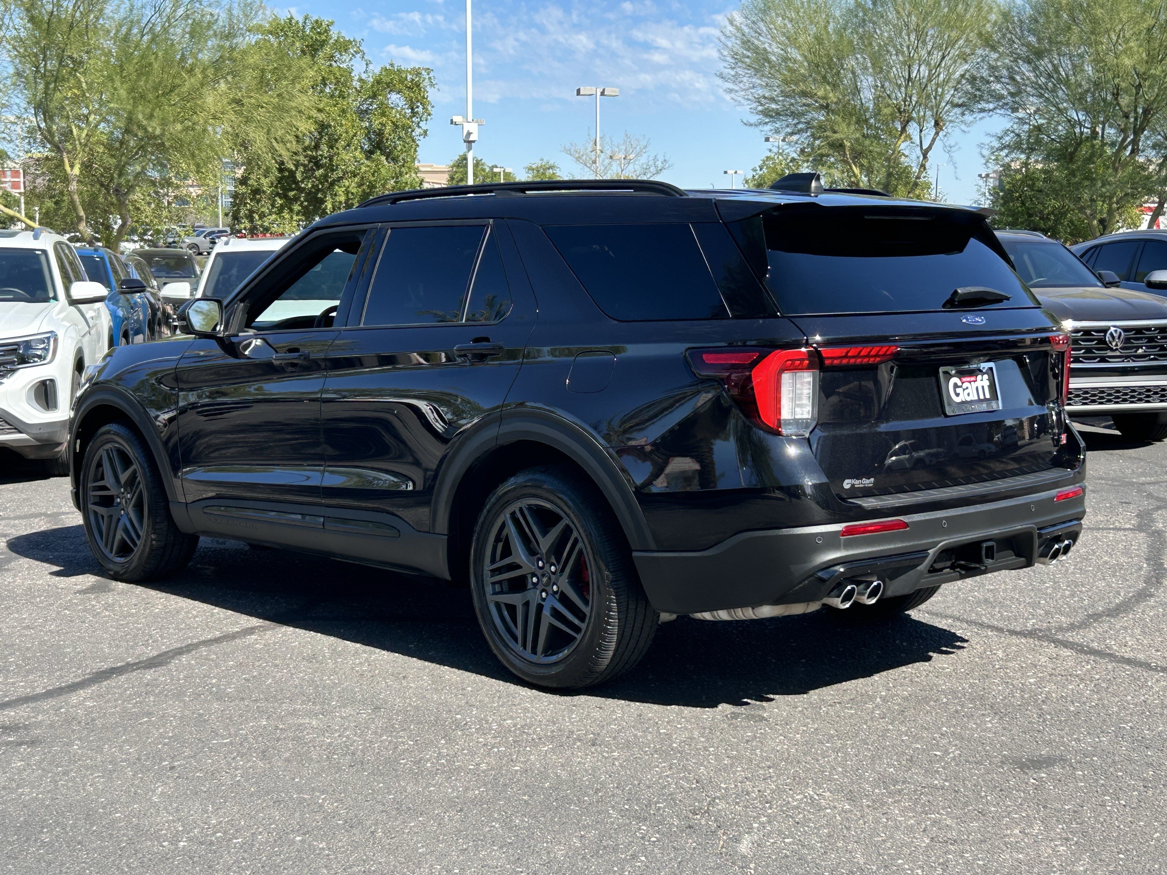 Used 2025 Ford Explorer ST AWD/4WD image 3