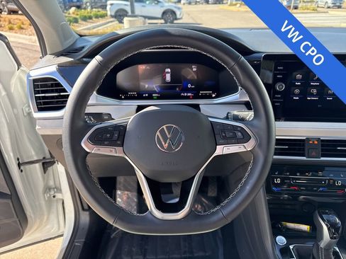 Used 2025 Volkswagen Taos SE AWD/4WD image 15