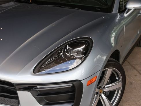 Certified 2023 Porsche Macan AWD/4WD image 12