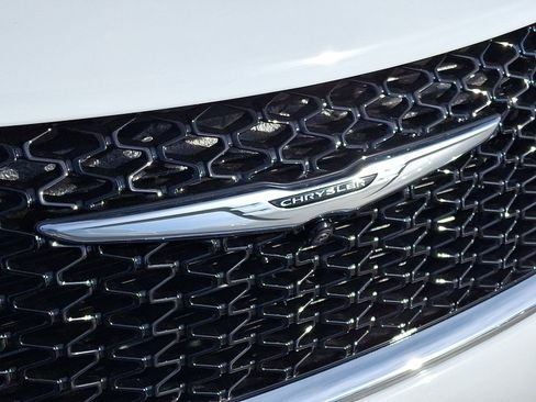 New 2026 Chrysler Pacifica Limited image 23