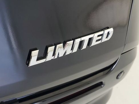 Used 2025 Toyota Sienna Limited AWD/4WD image 9