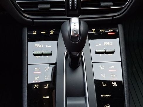 Used 2026 Porsche Macan image 20