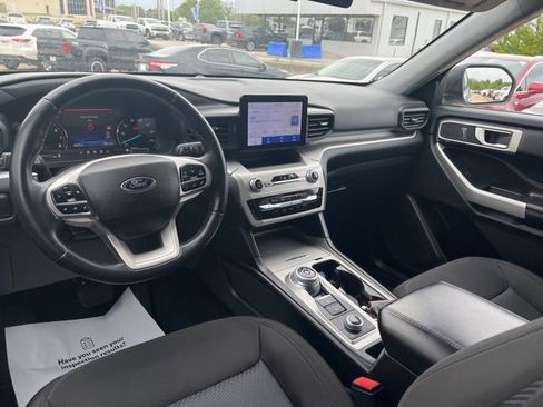 Used 2022 Ford Explorer XLT image 29