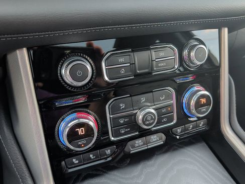 Used 2022 GMC Yukon XL Denali image 26