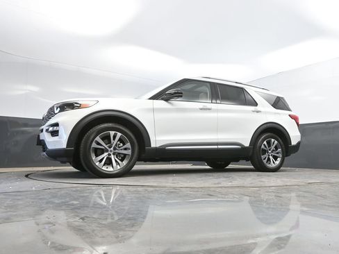 Used 2020 Ford Explorer Platinum w/ Premium Technology Package AWD/4WD image 37