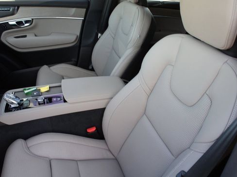 New 2026 Volvo XC90 B6 Ultra image 17